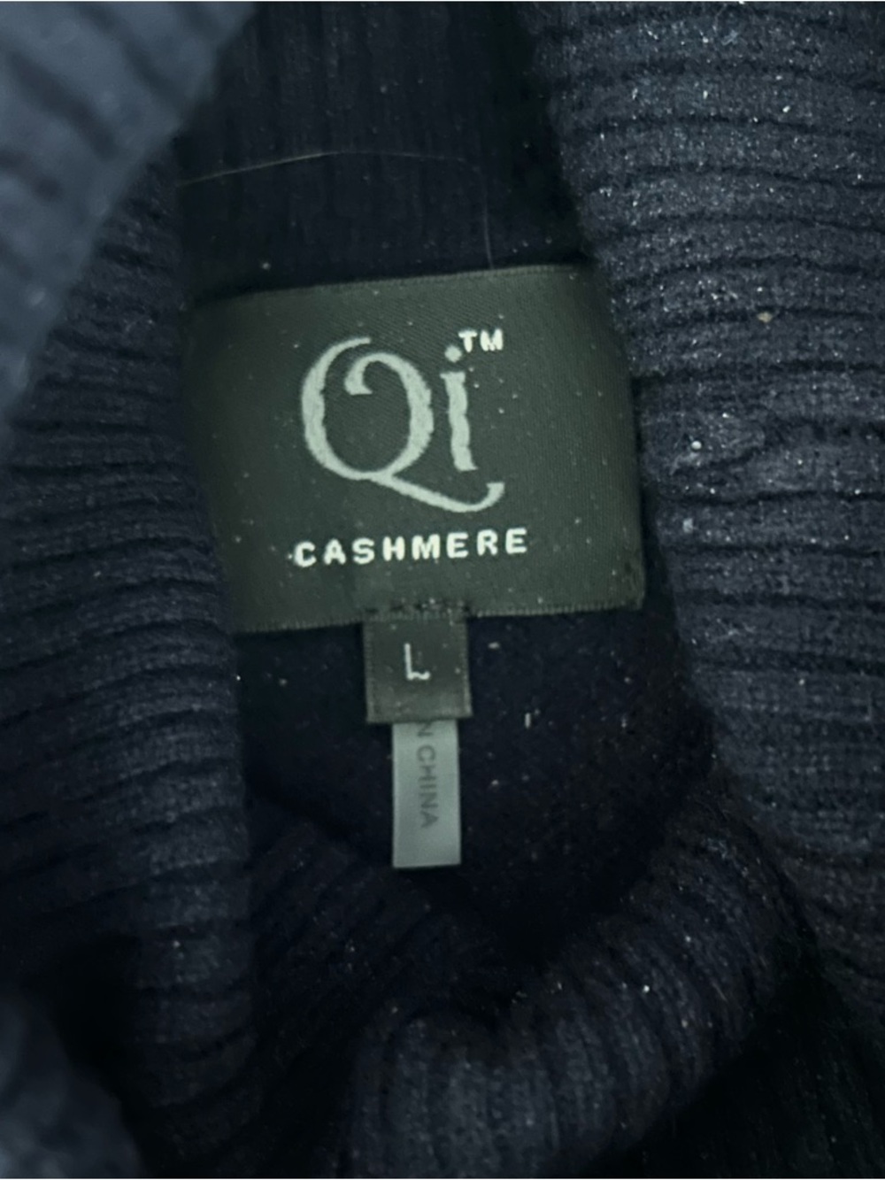 Qi Cashmere Turtleneck Sweater - Size L - Mens - Picture 2 of 12